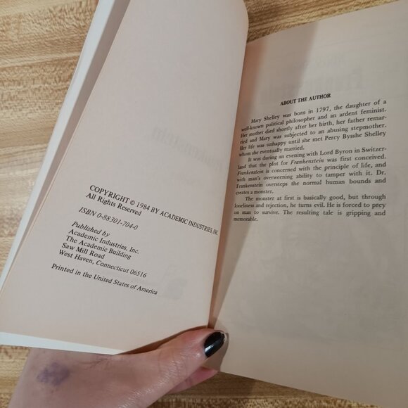 Frankenstein Mary Shelley 1984 B&W Pocket Classics Comic Paperback Vtg  Horror - Picture 4 of 6